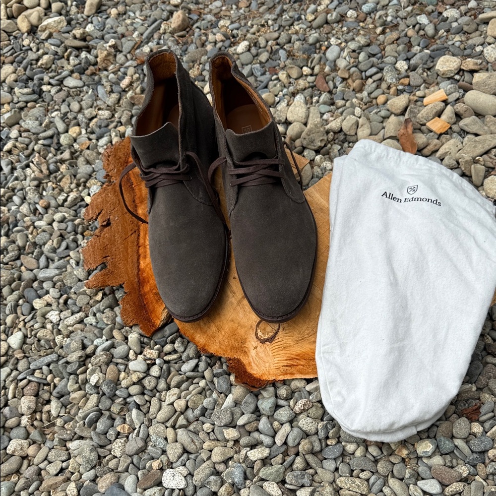 Allen Edmonds Grey / Brown suede men’s shoe